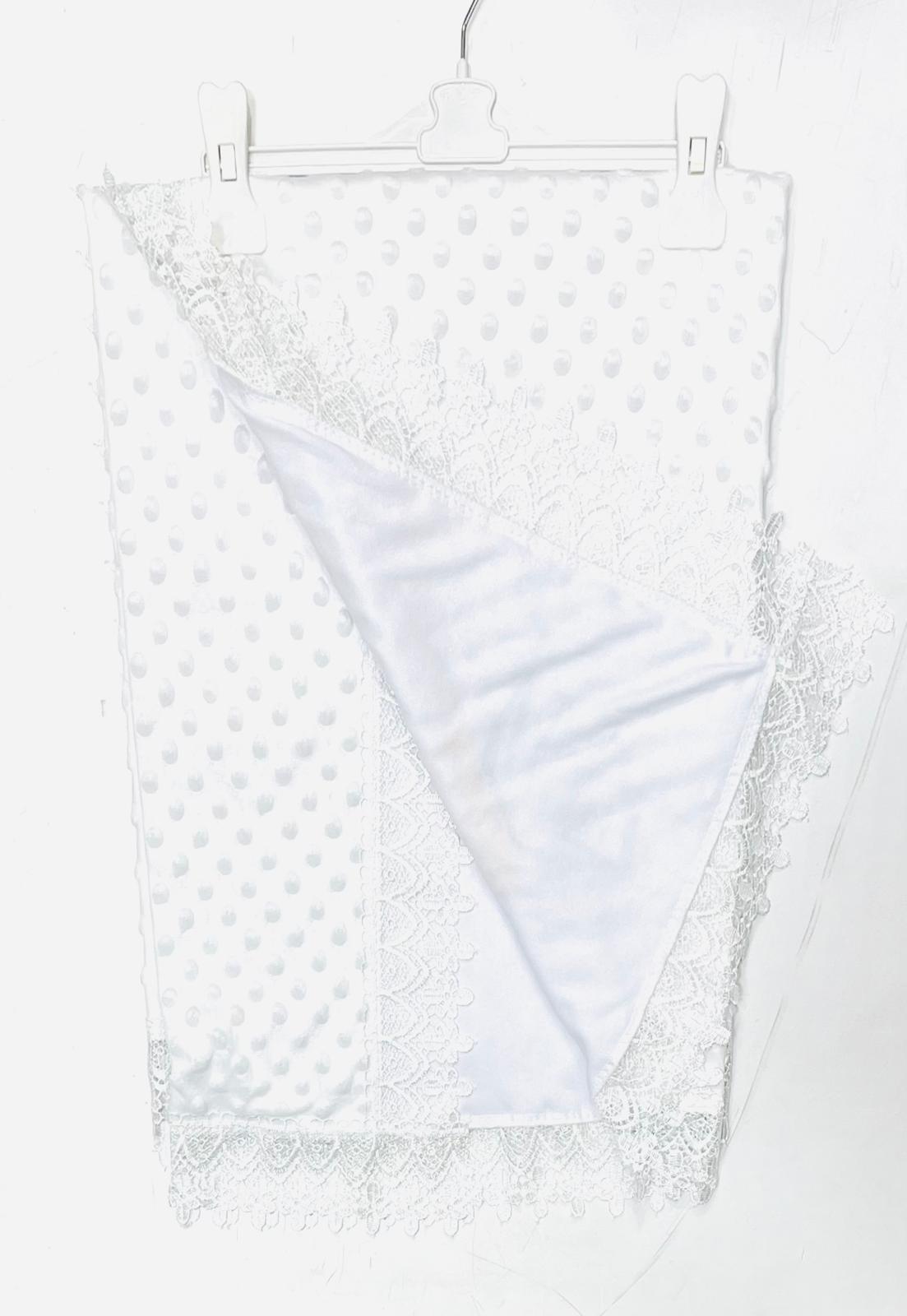 Nakışlı BEYAZ Dantel Detaylı Bebek Battaniyesi